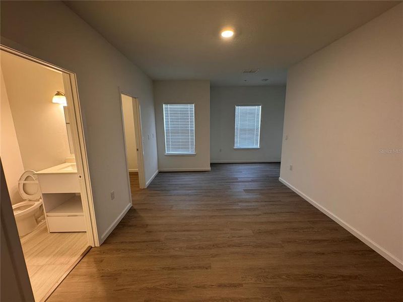 Spacious, unfurnished interior of a new home in , Orlando (Image 20).