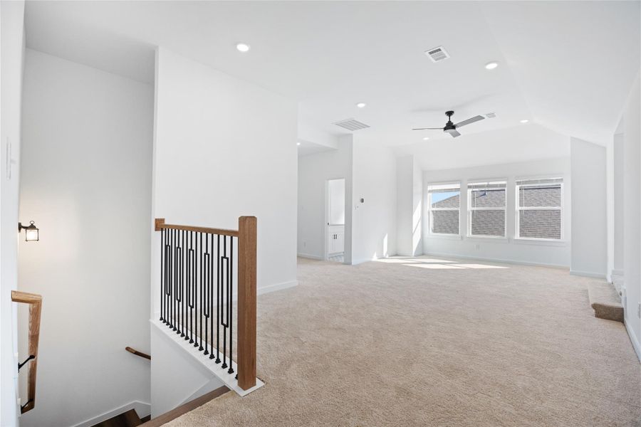 Spacious, unfurnished interior of a new home in Kendall Lakes, Alvin (Image 17).