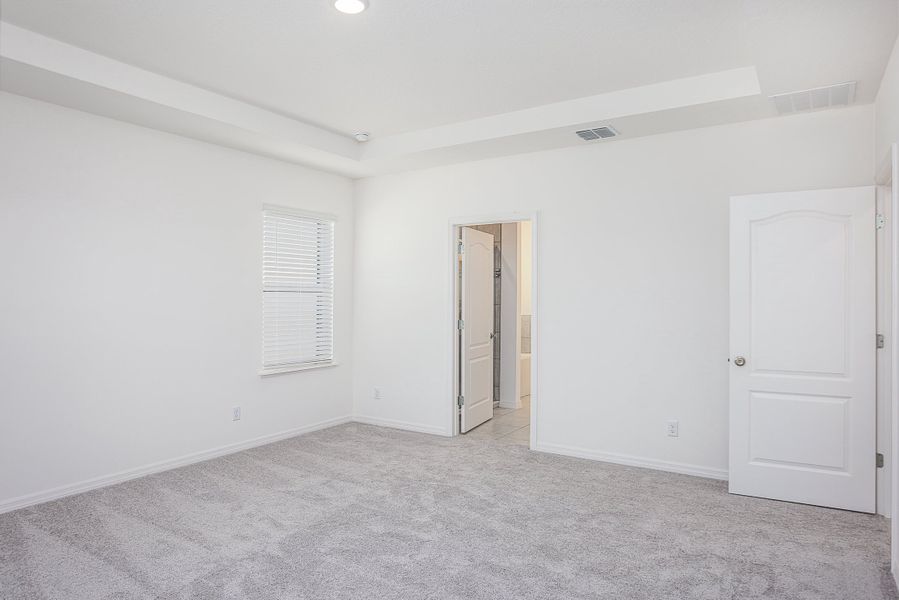 Spacious, unfurnished interior of a new home in Port Charlotte, Port Charlotte (Image 20). Spacious, unfurnished interior of a new home in Port Charlotte, Port Charlotte (Image 20).