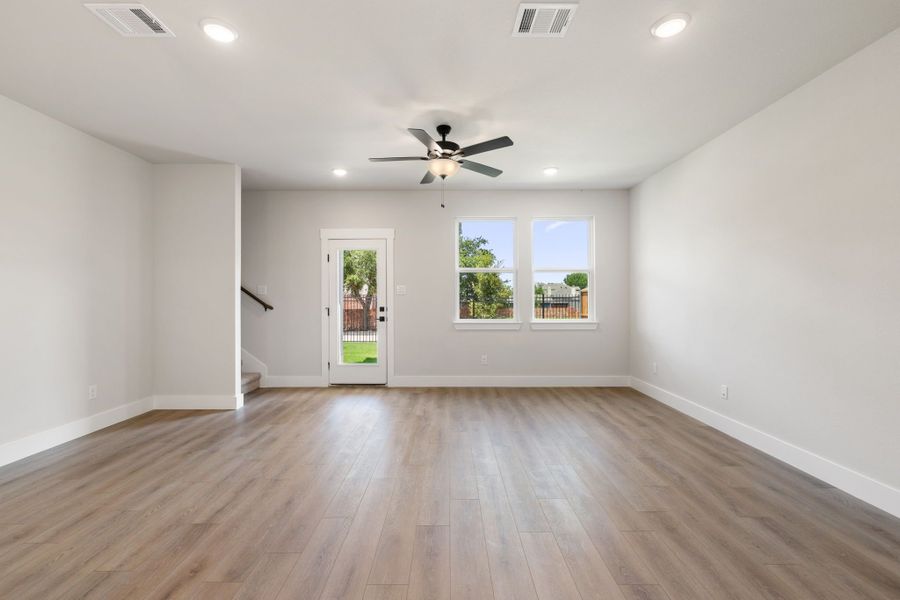 Spacious, unfurnished interior of a new home in Lake Park Villas, Wylie (Image 23).