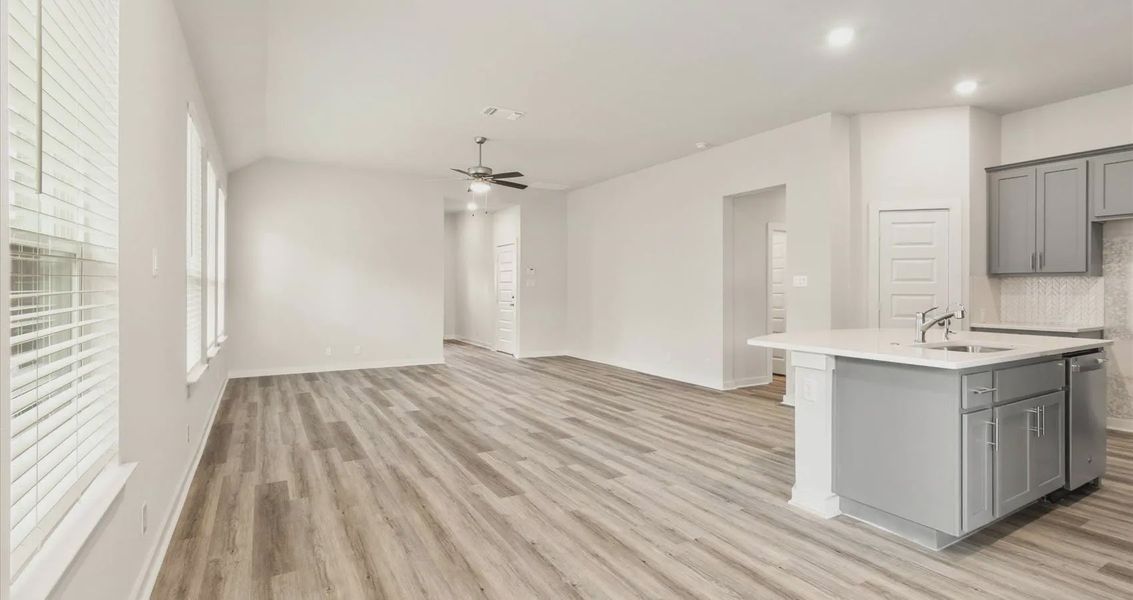 Representative unfurnished interior of a home built from the Connor by Chesmar Homes in Meyer Ranch, New Braunfels (Image 16).