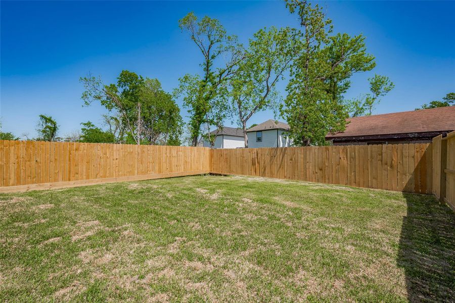 Exterior details and patio area of a home in , Houston (Image 27).