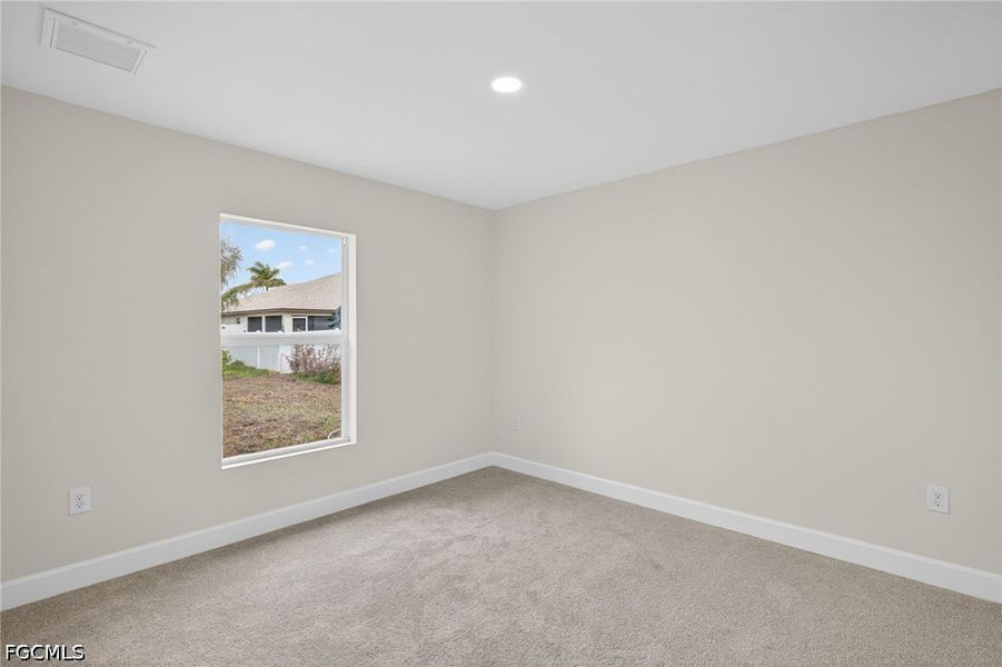 Spacious, unfurnished interior of a new home in Cape Coral, Cape Coral (Image 15).