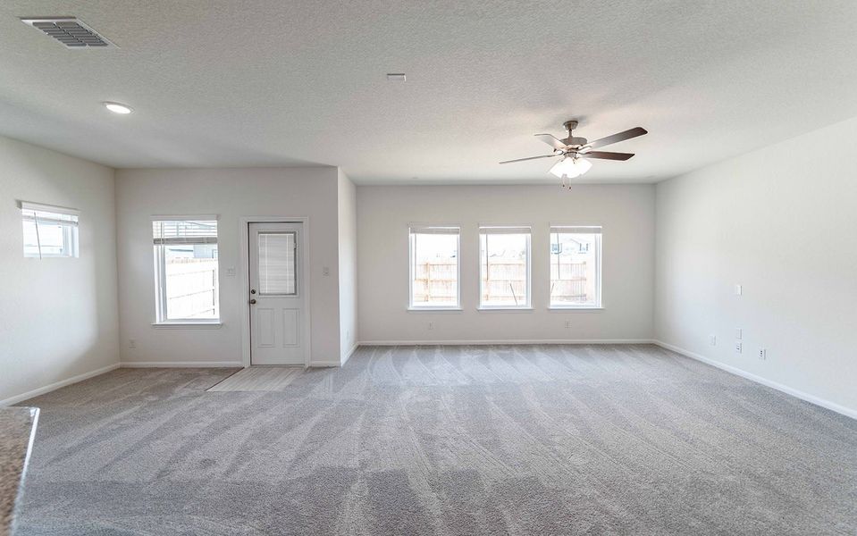 Spacious, unfurnished interior of a new home in Hannah Heights, Seguin (Image 10).