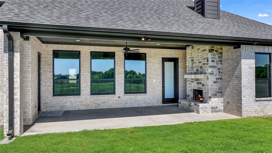 Exterior details and patio area of a home in , Decatur (Image 4).