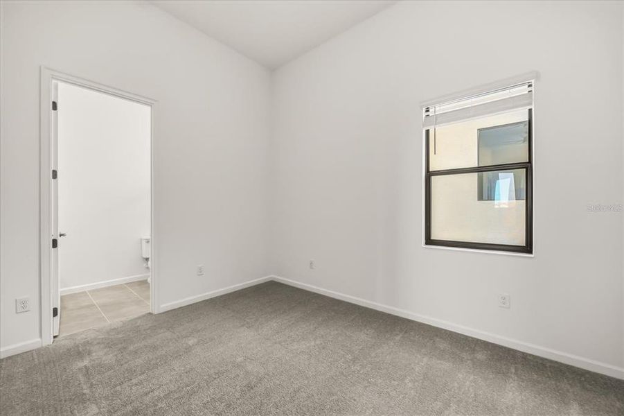 Spacious, unfurnished interior of a new home in , Orlando (Image 31).