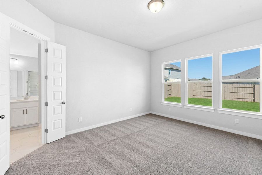Spacious, unfurnished interior of a new home in The Colony, Bastrop (Image 34).