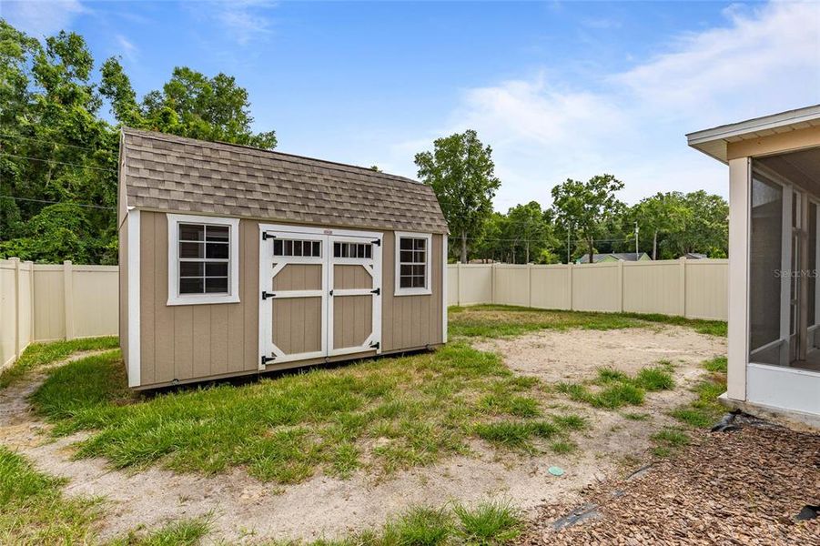 Exterior details and patio area of a home in Avalon Woods, Newberry (Image 3).