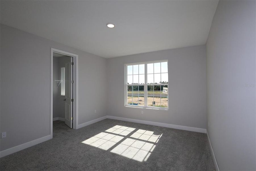Spacious, unfurnished interior of a new home in Willow Run, Apopka (Image 30).