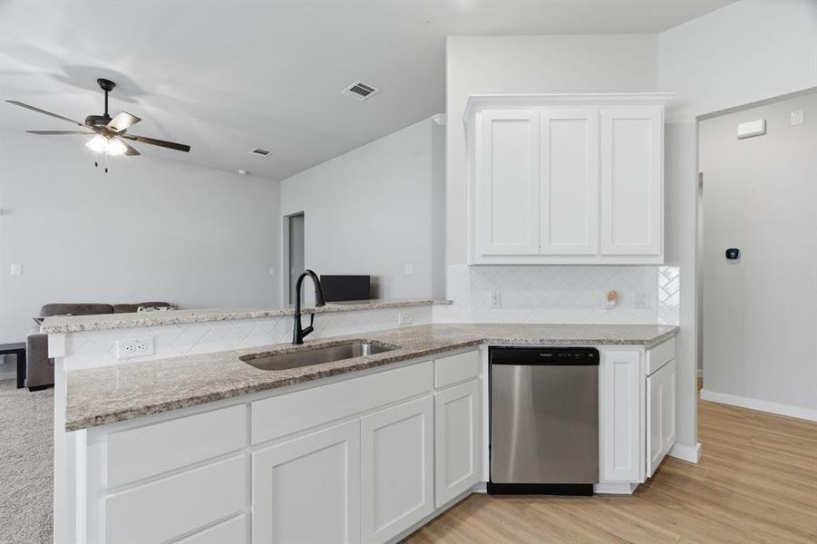 Furnished interior view inside a new home in Trail Creek, Cleburne (Image 16).