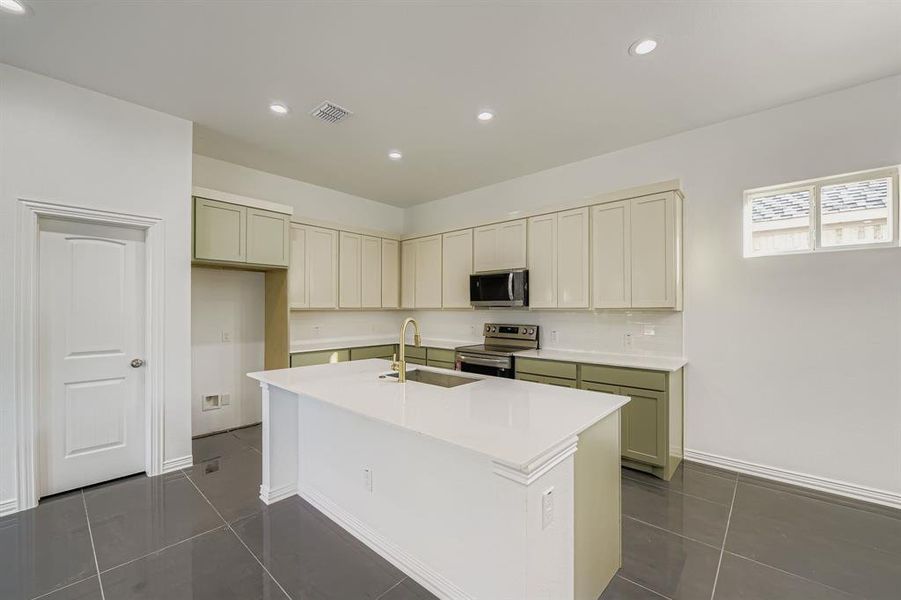 Furnished interior view inside a new home in , Grand Prairie (Image 8).