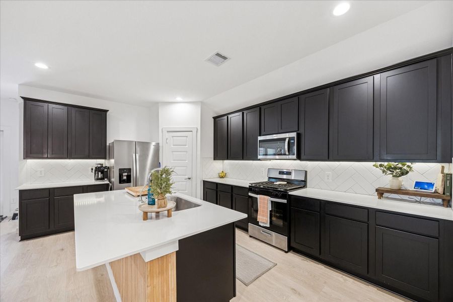 Furnished interior view inside a new home in Tamarron, Fulshear (Image 12). Furnished interior view inside a new home in Tamarron, Fulshear (Image 12).