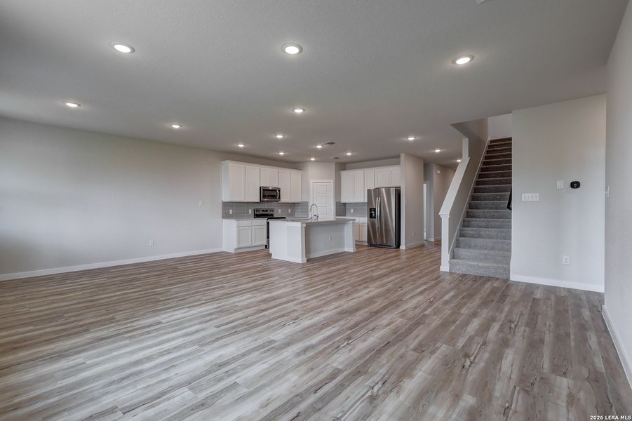 Spacious, unfurnished interior of a new home in Cinco Lakes, San Antonio (Image 21).