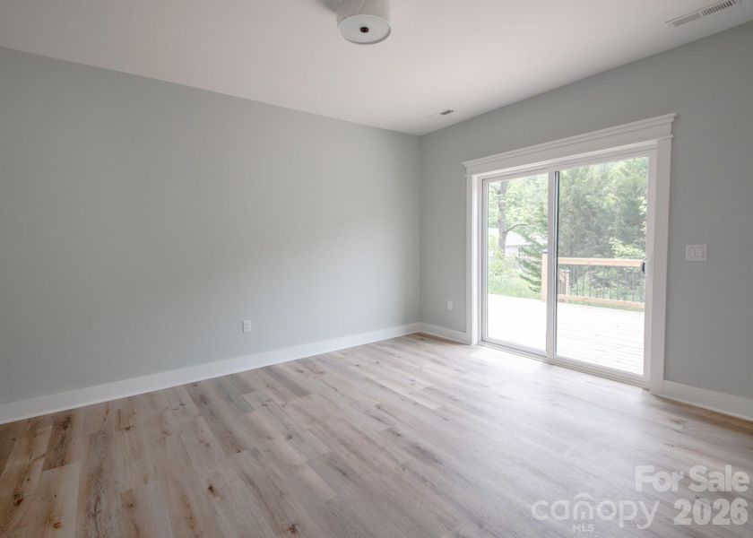 Spacious, unfurnished interior of a new home in , Hendersonville (Image 17).