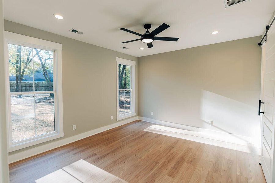 Spacious, unfurnished interior of a new home in , Walterboro (Image 27).