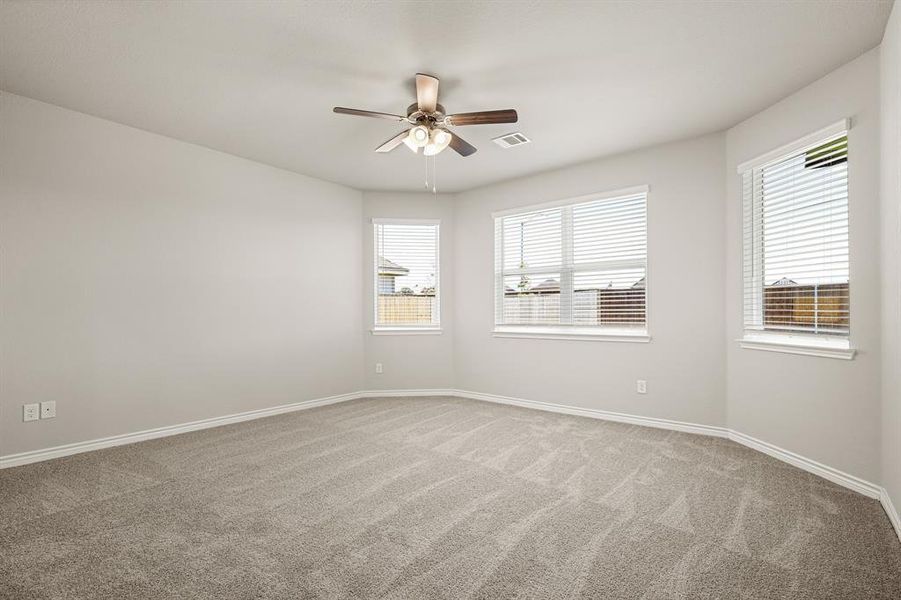 Spacious, unfurnished interior of a new home in Rocky Creek Crossing, Fort Worth (Image 17). Spacious, unfurnished interior of a new home in Rocky Creek Crossing, Fort Worth (Image 17).