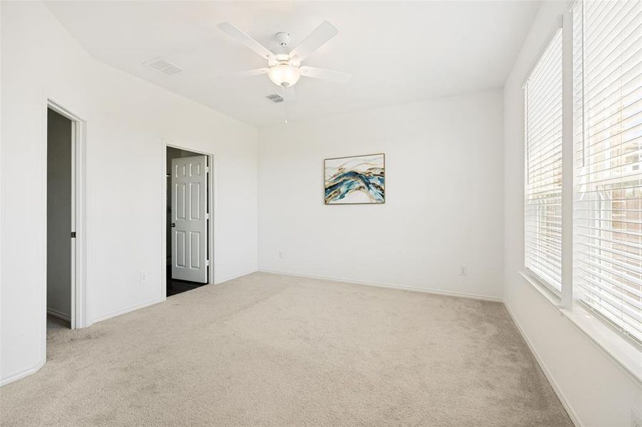 Spacious, unfurnished interior of a new home in Ridgeview Farms, Fort Worth (Image 22).