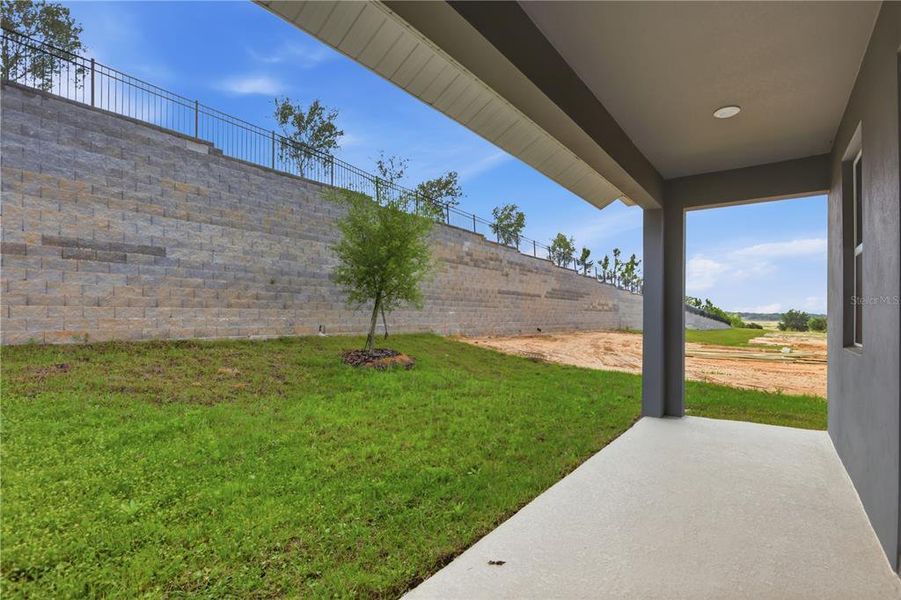 Exterior details and patio area of a home in Vintner Reserve, Clermont (Image 20).