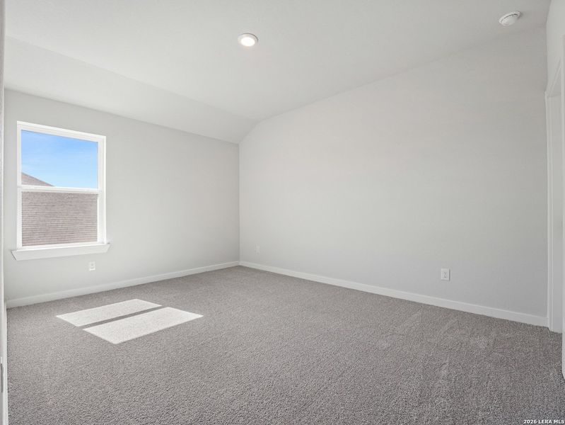 Spacious, unfurnished interior of a new home in Hunter's Ranch, San Antonio (Image 29).