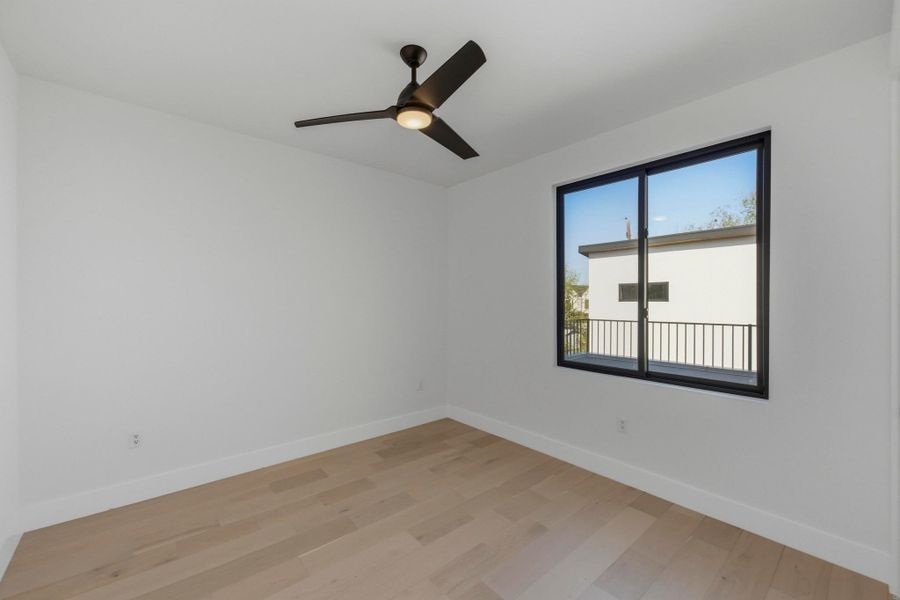 Unfurnished room featuring light wood finished floors and a ceiling fan