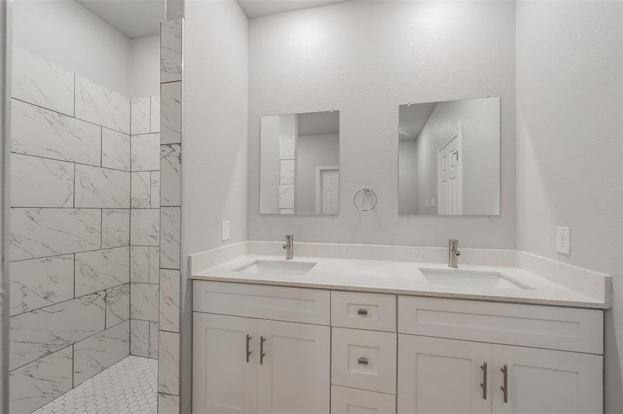 Furnished interior view inside a new home in , Cleburne (Image 18).