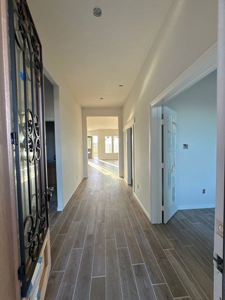 Spacious, unfurnished interior of a new home in Terra Escalante, Blue Ridge (Image 5).