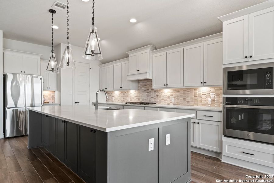 Furnished interior view inside a new home in La Cima 60', San Marcos (Image 15).