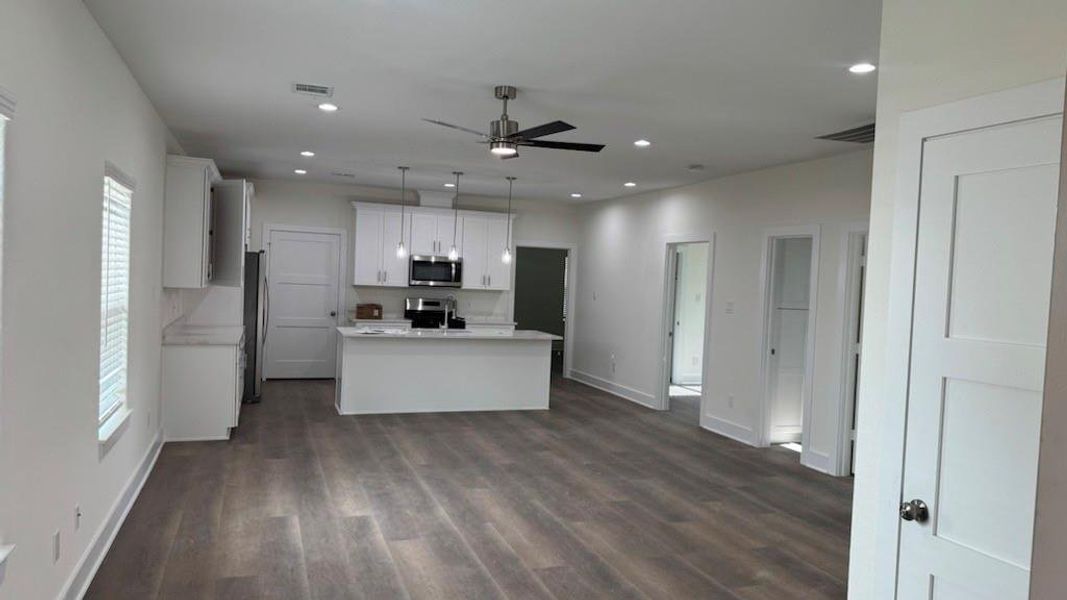 Spacious, unfurnished interior of a new home in , Houston (Image 7).