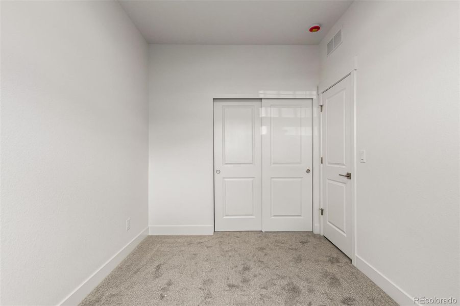 Spacious, unfurnished interior of a new home in Ascent at Inverness, Englewood (Image 13).