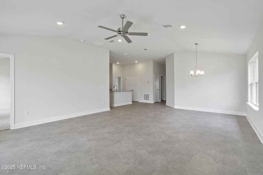 Spacious, unfurnished interior of a new home in Shadow Crest at Rolling Hills, Green Cove Springs (Image 8).