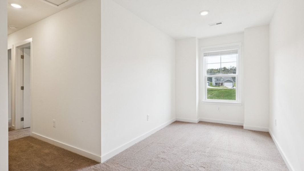 Spacious, unfurnished interior of a new home in Emory Creek, Harriman (Image 10).