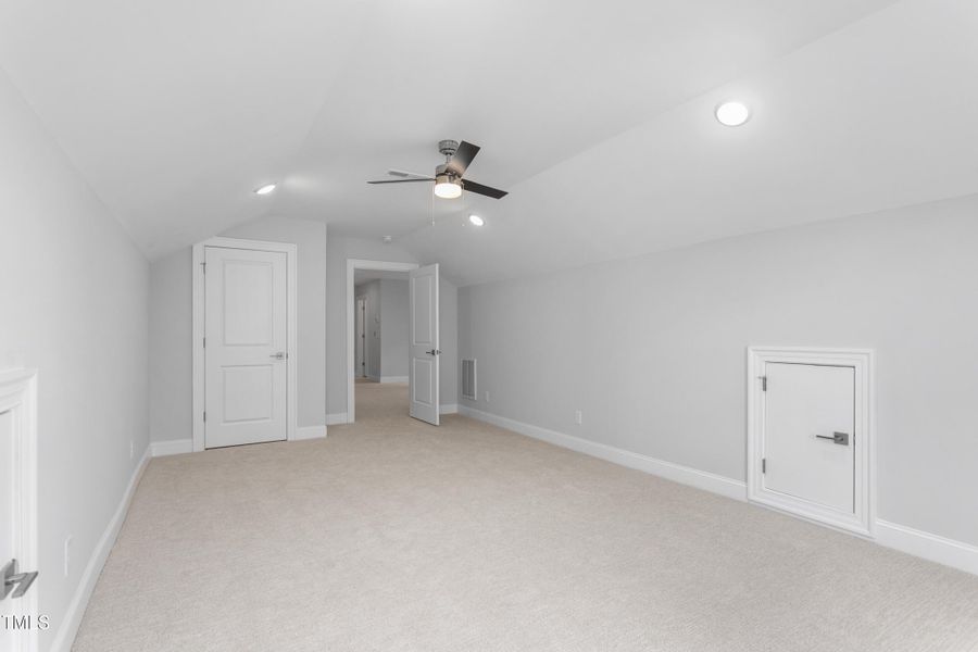 1246 Jamestowne Drive-32