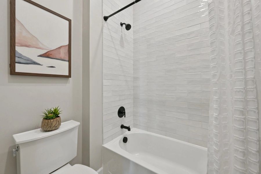 Secondary full bathroom