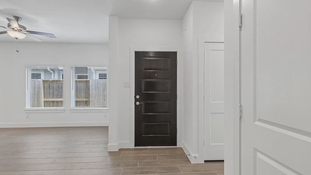 Spacious, unfurnished interior of a new home in Meridiana Townhomes, Iowa Colony (Image 12).
