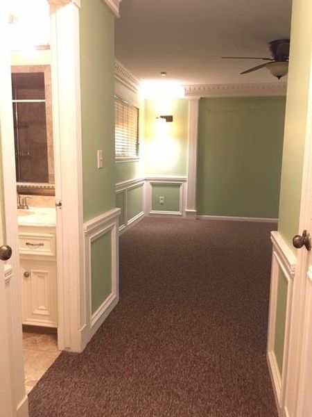 14216 - Entrance to Primary suite