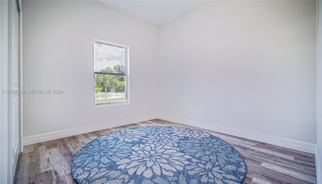 Spacious, unfurnished interior of a new home in , Sebring (Image 15).