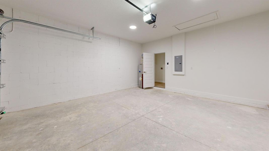 8050-97th-Ct-Vero-Beach-FL-32967-Garage