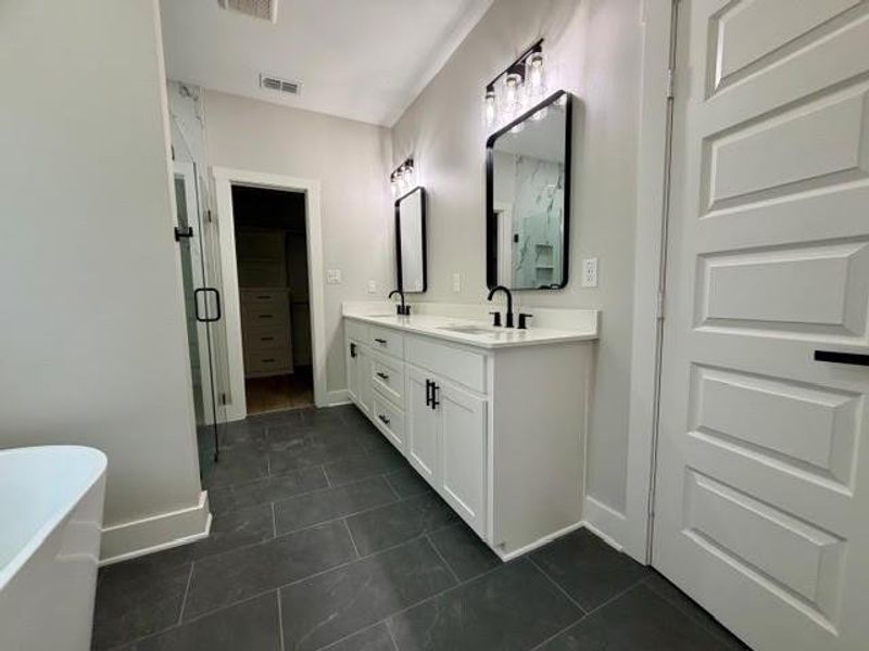 Furnished interior view inside a new home in , Mineola (Image 9).