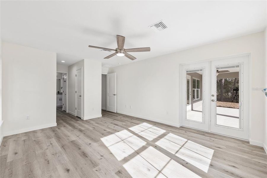 Spacious, unfurnished interior of a new home in , Citrus Springs (Image 12).