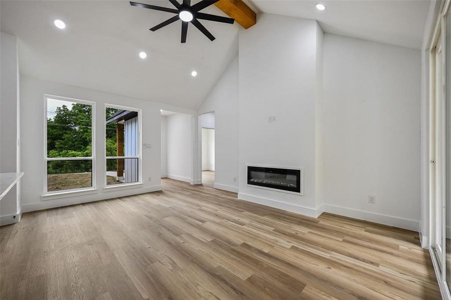 Spacious, unfurnished interior of a new home in , Dallas (Image 16).