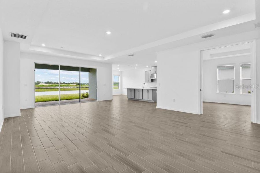 Image 44 of a home in Ardisia Park.