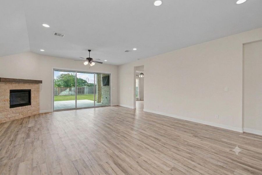 Spacious, unfurnished interior of a new home in Candela, Richmond (Image 21).