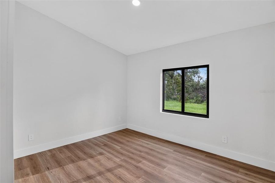 Spacious, unfurnished interior of a new home in , Ocala (Image 12).