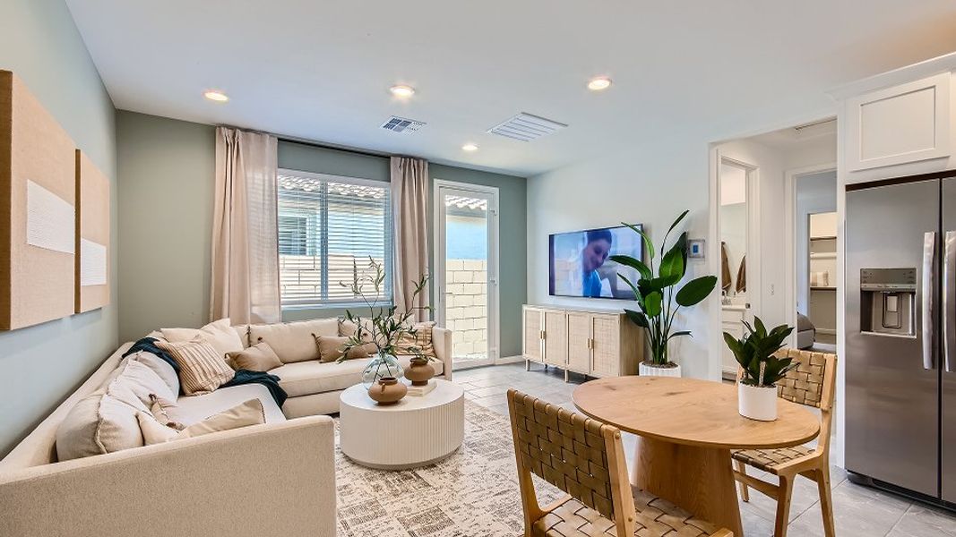 3580 Latitude NG Living 1of2 F1 Base4