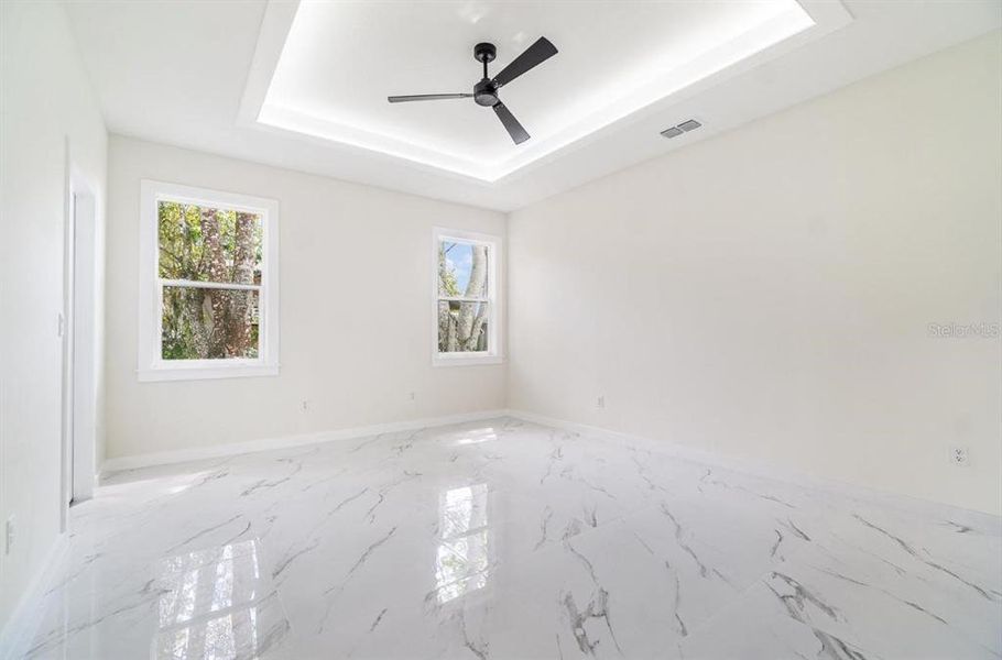 Spacious, unfurnished interior of a new home in , St. Cloud (Image 10).