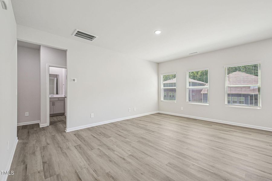 20-web-or-mls-Raleigh - Oak Manor - 721