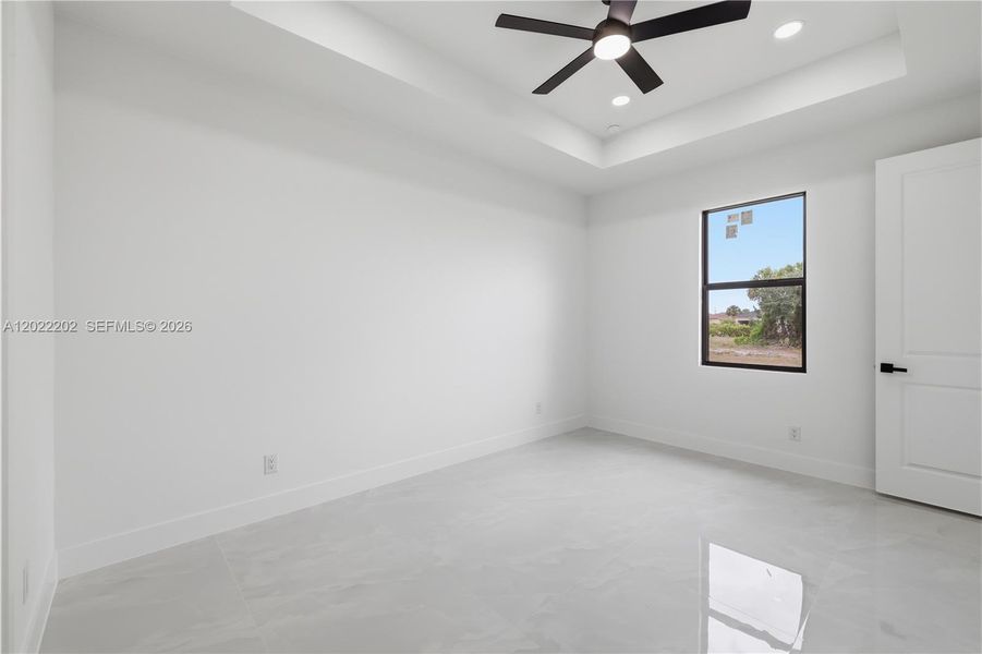 Spacious, unfurnished interior of a new home in , Lehigh Acres (Image 24).