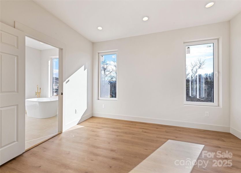 Spacious, unfurnished interior of a new home in , Alexander (Image 15).