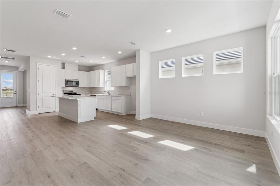 Spacious, unfurnished interior of a new home in Vistera of Venice – Cottage Series, Nokomis (Image 31).