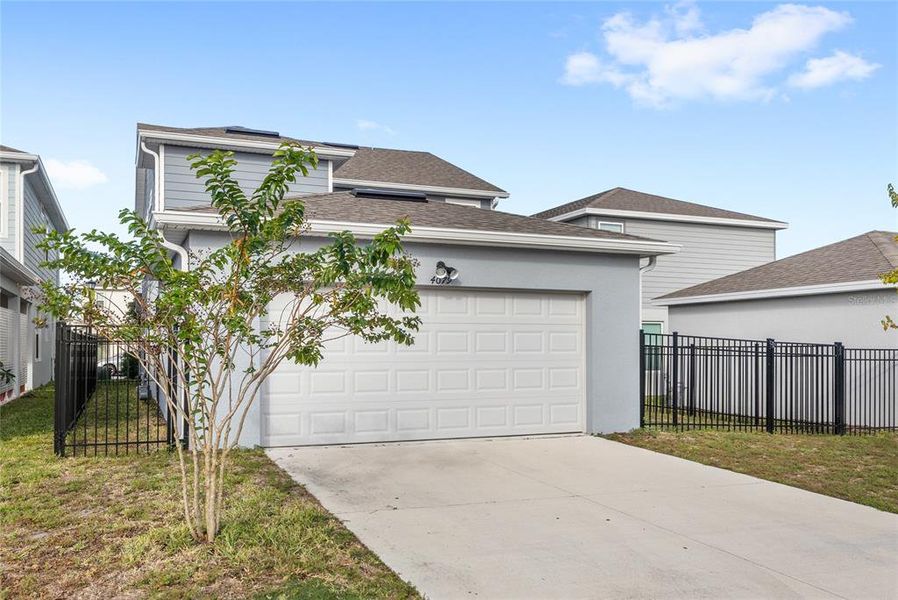 Exterior details and patio area of a home in Winding Meadows, Apopka (Image 23).